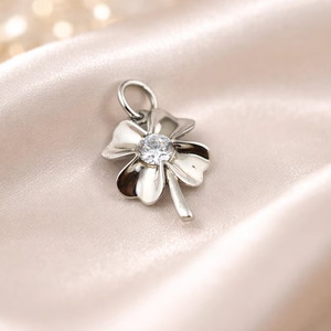 จี้เงินแท้ 925 ลายดอกไม้เรียบหรูสำหรับเธอ - สร้อยคอจี้ลายดอกไม้สุดสง่างาม - Product Image 1