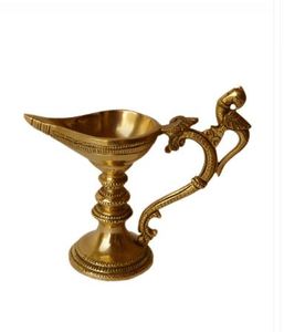 Kansawala de latón texturizado en tono dorado, esencial para Pooja - Product Image 3