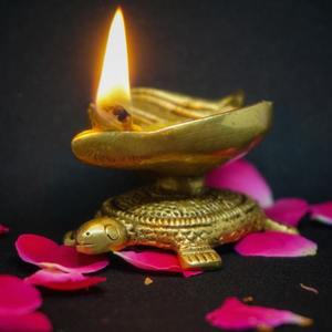 Lámpara de aceite Diya de latón hecha a mano con forma de tortuga, Deepak tradicional para decoración del hogar, templo, regalo festivo - Product Image 2