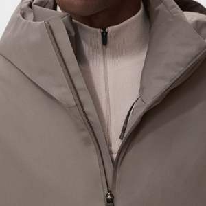 Chaqueta Impermeable Deportiva Casual de Otoño para Exteriores, Chaqueta de Montañismo con Capucha, Color Sólido Simple, Talla Negra, OEM ODM - Product Image 4