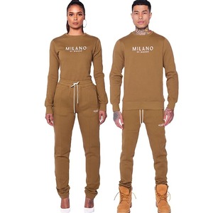 Chándal moderno de invierno diseñado para un estilo urbano con tela suave y cálida, corte relajado y un look de moda impecable, ideal. - Product Image 3