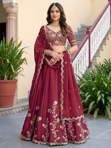 Ensemble Lehenga Choli en Soie Bordeaux, Broderie Lourde, Extensible, Longueur Ras du Sol, Tenue de Mariage Indienne, Robe de Soirée Style Rangoli - Product Image 1