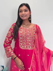 Costume Anarkali traditionnel brodé pour femmes, rose, polyester, coupe ample, tenue ethnique de mariage, style Inde Pakistan - Product Image 5