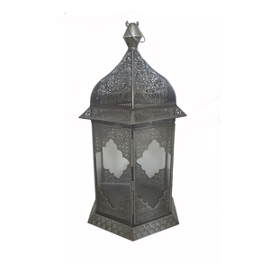 Lanterne à bougie hexagonale marocaine en bronze suspendue, avec dôme en filigrane, anneau de finition en verre texturé ambré et poignée en arche, pour décoration de table - Product Image 3