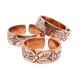 Bague en cuivre rustique à motif floral, ajustable, faite à la main, en cuivre pur, d'inspiration artisanale, accessoire de mode pour collections de cadeaux - Product Image 3