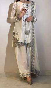 Conjunto de diseñador con bordado en seda estilo SO, top con pantalón estilo Farshi y dupatta, completamente cosido y listo para usar. - Product Image 3