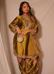 Ensemble de luxe Farshi Salwar 3 pièces très demandé avec Kurti brodé et Dupatta pour l'Aïd, Diwali et les événements nuptiaux - Product Image 6