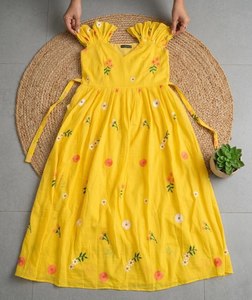 Vestido Maxi Floral Blossom Breeze, Vestido Maxi Cómodo con Estampado Floral de Jardín Primaveral, Vestido Maxi Elegante con Estampado de Pétalos - Product Image 1