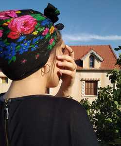 Pañuelo Triangular de Terciopelo Negro con Apliques de Rosas Rojas Bordadas, Flecos y Borlas, para Mujer, Estilo Tradicional para la Noche - Product Image 5