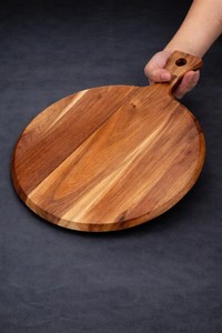Planche à découper extra large en bois massif avec une construction épaisse, une surface polie et lisse et une grande surface pour couper les légumes - Product Image 6