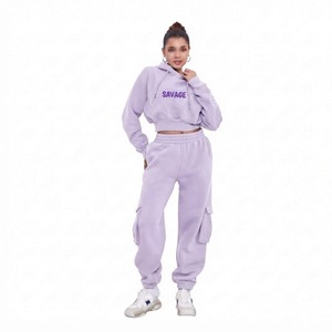 Conjunto de 2 piezas para mujer: Sudadera con capucha de forro polar lavanda y pantalones cargo de manga larga con estampado de letras, ajuste holgado informal, tejido para todas las estaciones. - Product Image 1
