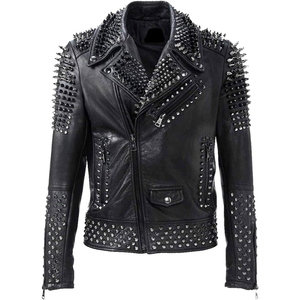 Chaqueta de cuero negra estilo punk para hombre con remaches, cuello vuelto, cierre de cremallera, corte ajustado y detalles de pedrería. - Product Image 5