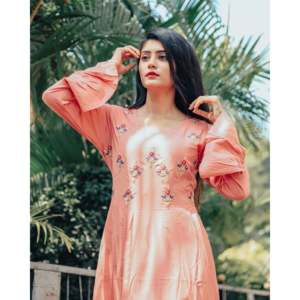 Robe longue trapèze en satin faite main à imprimé floral saumon et pêche, taille empire, décolleté en U, taille XS - Product Image 4