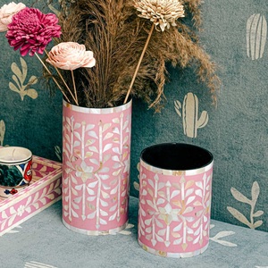 Paire de récipients décoratifs en os incrusté de pierres, rose pastel |   Pot de fleurs de table à motif circulaire en MOP pour l'aménagement intérieur d'hôtels LIVING CRAFT - Product Image 3