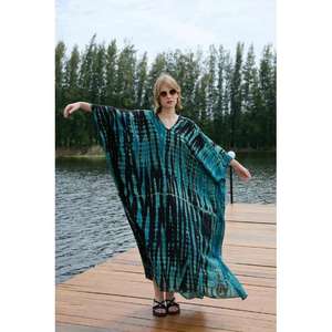 ชุดเดรสคาฟทันสีเทอร์ควอยซ์ลายมัดย้อมสไตล์โบฮีเมียน ผสมผสานความสบายและสไตล์อย่างลงตัว ให้ความรู้สึกผ่อนคลายและมีจิตวิญญาณอิสระ - Product Image 2