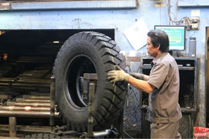 Neumáticos para Camiones de Servicio Pesado KUMATIRE K723 para Transporte de Carga, Mercado de África y Oriente Medio, de 16 a 21 Pulgadas - Product Image 3