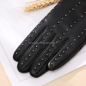 Gants de golf toutes saisons pour hommes et femmes, offrant un ajustement confortable et doux, une forte adhérence et un usage en entraînement en extérieur - Product Image 6