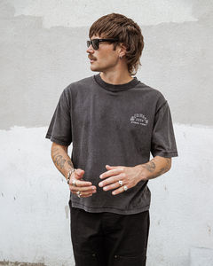 เสื้อยืดผู้ชายคุณภาพสูง ผ้าฝ้าย 100% ซักกรด 220 GSM ทรงโอเวอร์ไซส์ ระบายอากาศได้ดี ราคาถูก แฟชั่นตามสั่ง - Product Image 2