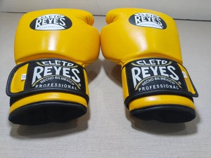 Gants de boxe professionnels Cleto Reyes en cuir jaune à lacets 14 oz pour adultes, équipement d'entraînement - Product Image 3