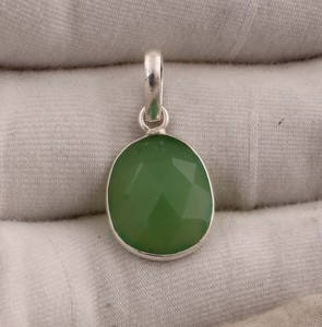 Pendentif en argent sterling 925 avec jade vert, collier en pierre précieuse naturelle, bijoux artisanaux faits à la main, vente en gros, style bohème vintage - Product Image 3