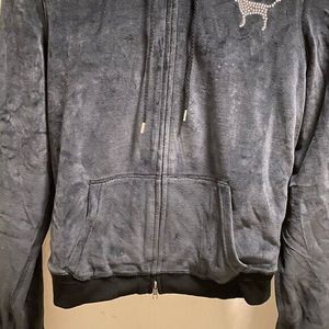 Fournisseur OEM de sweats à capuche avec rivets, sweat à capuche en molleton de coton épais sur mesure avec embellissements en rivets, impression de logo personnalisée disponible - Product Image 4