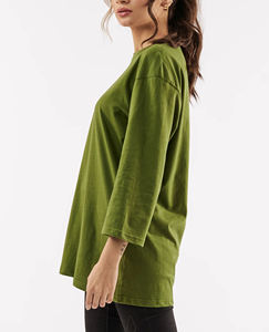 T-shirt femme haut de gamme, slim, respirant, avec logo personnalisé, 100% coton, tissu 230 GSM, manches longues, haute qualité. - Product Image 3