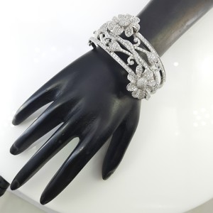 Bracelet jonc floral en argent sterling 925 avec diamants naturels blancs taille brillant de 5,98 carats pour femme Jewelspaark - Product Image 5