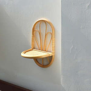 Étagère murale en rotin durable, présentoir suspendu arqué avec siège, organisateur de décoration artisanal pour la maison, fournisseur B2B en gros - Product Image 1