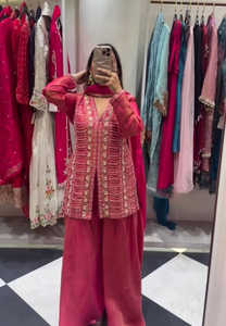 Conjunto de Fiesta de Última Moda: Top y Palazzo de Seda Simar con Bordado y Trabajo Manual, y Dupatta de Seda Tabby con Encaje Elegante - Product Image 2