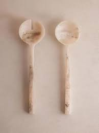 Ensemble élégant de cuillères et fourchettes à salade en résine marbrée beige, ustensiles en acrylique faits à la main, vaisselle moderne pour la restauration et les mariages - Product Image 3