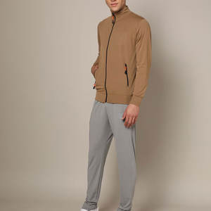 Chándal Duradero y Ligero para Hombres con Estilo de Vida Activo, Chándal Esencial para Hombre con Ajuste Cómodo para Usar Todo el Día - Product Image 1