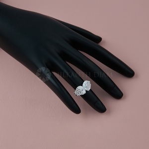 Bagues élégantes en or blanc à diamants taille ronde, bijoux fins en diamants, bagues en diamants de laboratoire pour femmes, en vente, export. - Product Image 2
