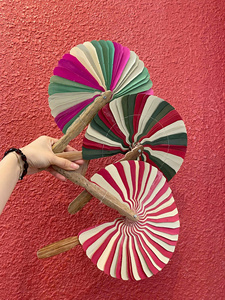 พัดใบปาล์มสีทองแบบดั้งเดิม ทำมือ เป็นมิตรกับสิ่งแวดล้อม  รับออกแบบสีตามสั่ง ของตกแต่งบ้าน ของขวัญทางธุรกิจ ของที่ระลึก - Product Image 5