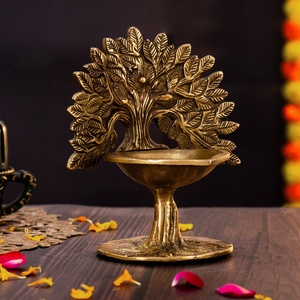 Décoration d'intérieur en laiton Kalpavriksha Diya lampe à huile pièce maîtresse pour cadeau de mariage - Product Image 3