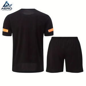ชุดกีฬาฤดูร้อนสำหรับผู้ชาย 2 ชิ้น พร้อมเสื้อยืดคอกลมระบายอากาศได้ดีและกางเกงขาสั้น - Product Image 2