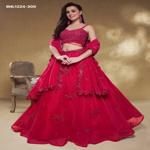 Magnifique ensemble Lehenga-Choli en Georgette avec broderies Zari-Dori-Sequin, semi-couture, rose framboise évasé, fournisseur et exportateur mondial - Product Image 1