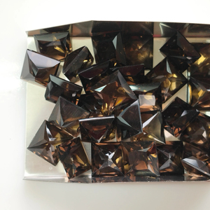 ควอตซ์สีน้ำตาลธรรมชาติ 10 มม. ทรงสี่เหลี่ยมเจ้าหญิงคัท คุณภาพดีที่สุด พลอยหลวมสำหรับทำเครื่องประดับและสร้อยคอ - Product Image 3