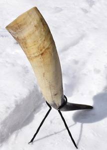 Natural Buffalo Large Capacity <b>Drinking</b> <b>Horn</b> With Metal Stand For Mead Lovers at Affordable Price Drinkware Mug - Product Image 2