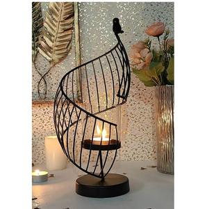 เชิงเทียนโลหะแกะสลักลายมือสีทอง สำหรับงานแต่งงานและตกแต่งบ้าน ดีไซน์เนอร์ ที่วางเทียน - Product Image 3