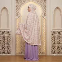 Ensemble Mukena deux pièces imprimé floral beige avec jupe lavande et pochette à cordon en tissu rayonne de qualité supérieure