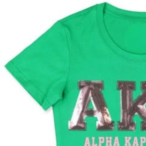 T-shirt graphique personnalisé vert et rose à manches courtes, col rond, haut décontracté et tendance, design métallique, vêtement élégant pour femme au quotidien - Product Image 3