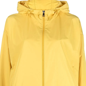 เสื้อแจ็คเก็ตกันลมกันน้ำสีเหลืองไซส์พลัส รุ่น Cecile พร้อมฮู้ด ซิปสองทาง ปลายแขนยางยืด ปรับชายเสื้อได้  พร้อมป้ายโลโก้ลายเซ็น - Product Image 5