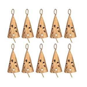 Campanas Navideñas Rústicas de Metal Dorado con Diseño Recortado, Campanas de Canto Hechas a Mano de Estilo Vintage para Decoración del Hogar y Decoraciones Navideñas - Product Image 6