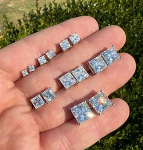 Boucles d'oreilles clous en moissanite de qualité supérieure, bijoux fins faits à la main pour tenues décontractées, de soirée et de cérémonie, fournisseur en gros - Product Image 3