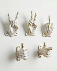 Gancho de pared con diseño de gesto de mano creativo, elegante colgador de metal, ideal para decoración de oficinas, cabinas, salones de belleza y decoración de interiores. - Product Image 5