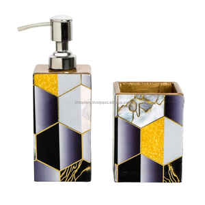 Ensemble d'accessoires de salle de bain en résine imprimée florale imperméable peints à la main, kit d'organisation de salle de bain élégant pour la vanité et les comptoirs - Product Image 5