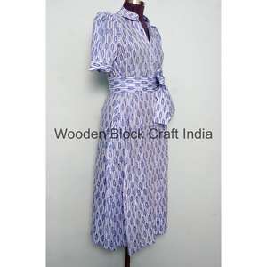 Robe midi en coton lavable et écologique à imprimé numérique, col en V, style bohème, faite à la main, pour femme, manches courtes, coupe trapèze, tenue de plage formelle - Product Image 5