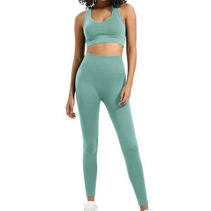 Conjunto de yoga de 2 piezas para mujer: Chaqueta corta con cremallera de un cuarto y leggings sin costuras de cintura alta, color negro liso - Product Image 4