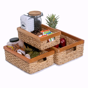 Cesta organizadora de cocina hecha a mano con hojas de plátano y madera de Vietnam. - Product Image 1
