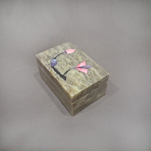 Boîte à bijoux ovale en pierre ollaire naturelle artisanale avec incrustations, 100 pièces, organisateur de rangement moderne de luxe pour cadeaux de mariage, fabriqué en Inde - Product Image 1